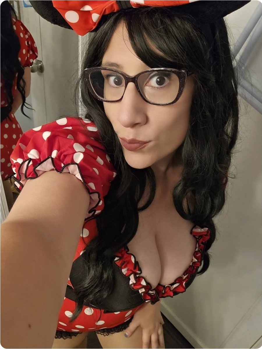 ChrissyCosplay_'s tweet photo. Minnie mouse was definitely a fun one. Who doesn't love the cute little mouse? 😘 https://t.co/s5RBDAcTsX