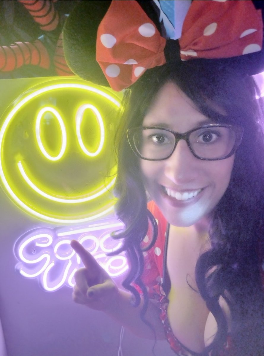 ChrissyCosplay_'s tweet photo. Minnie mouse was definitely a fun one. Who doesn't love the cute little mouse? 😘 https://t.co/s5RBDAcTsX