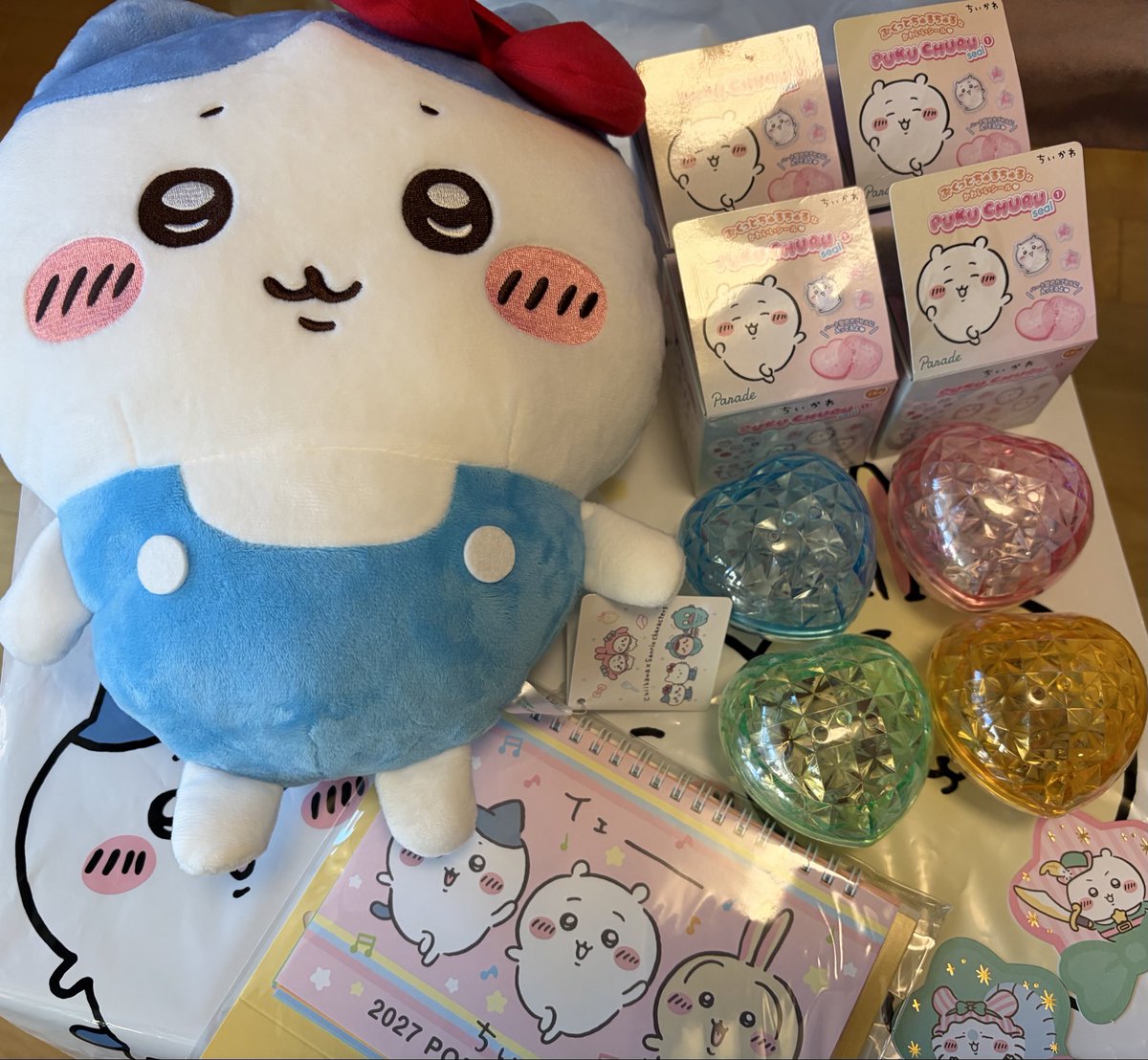 FANKS_7130's tweet photo. たべものもデスクトップも一度も出会えていなくて心が泣いていた中、さっきらんどで初めて溢れる品を見た✨プクチュル被らず✌️
日本橋オタロードでハチワレ✖️キティのぬいぐるみも本当に可愛い🩷
今日はこころがホッとした🥰
#ちいかわ https://t.co/OarI5GvlE5