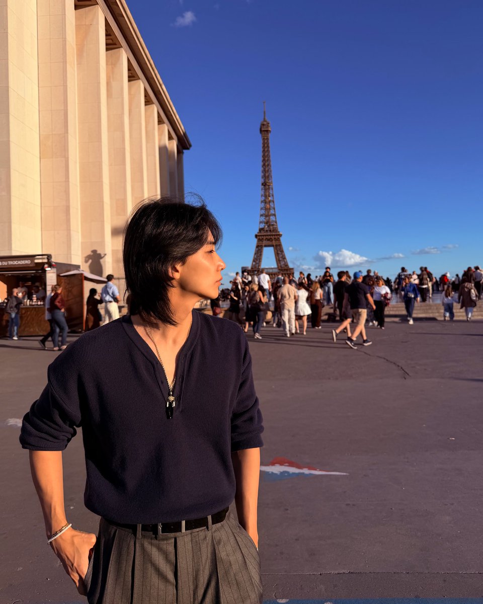 minghaocheoI_'s tweet photo. pretty jeonghan in paris ✨🤍 https://t.co/OrVbnkd7g0