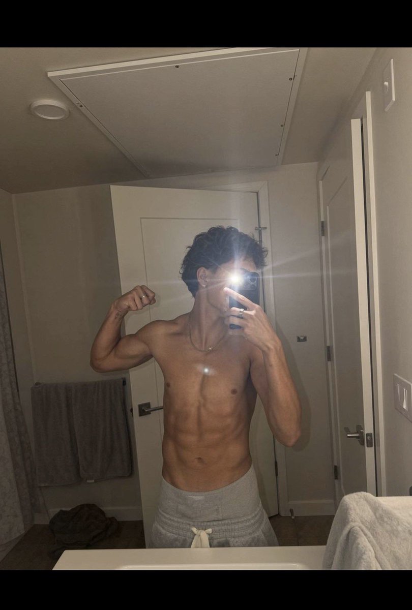juiccccyyx's tweet photo. reposting cause it keeps getting taken down
#TreyMakai https://t.co/BYSDWQ0e0K
