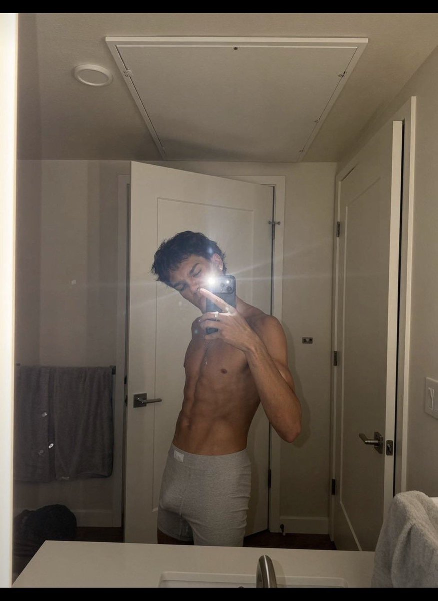 juiccccyyx's tweet photo. reposting cause it keeps getting taken down
#TreyMakai https://t.co/BYSDWQ0e0K