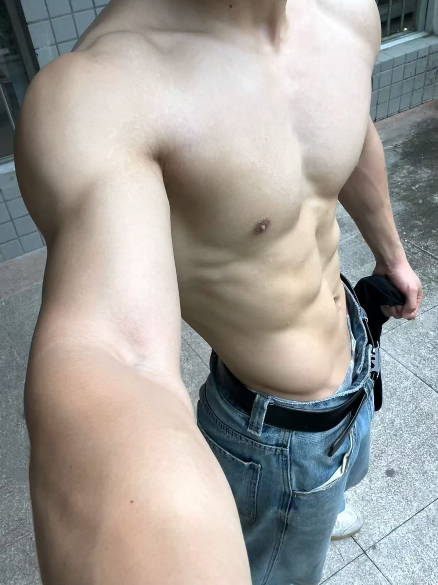 Planetreeflav's tweet photo. 扼住你脖颈的不是命运 是我 https://t.co/Xa9AOBnOVb