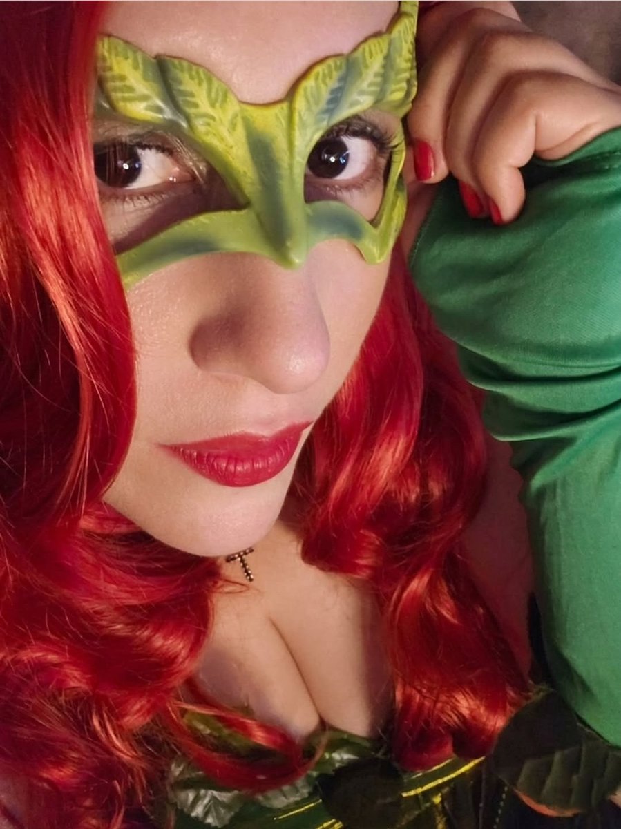 ChrissyCosplay_'s tweet photo. Hard to pull off poison Ivy. 😬 https://t.co/XPNo4Xe4qO