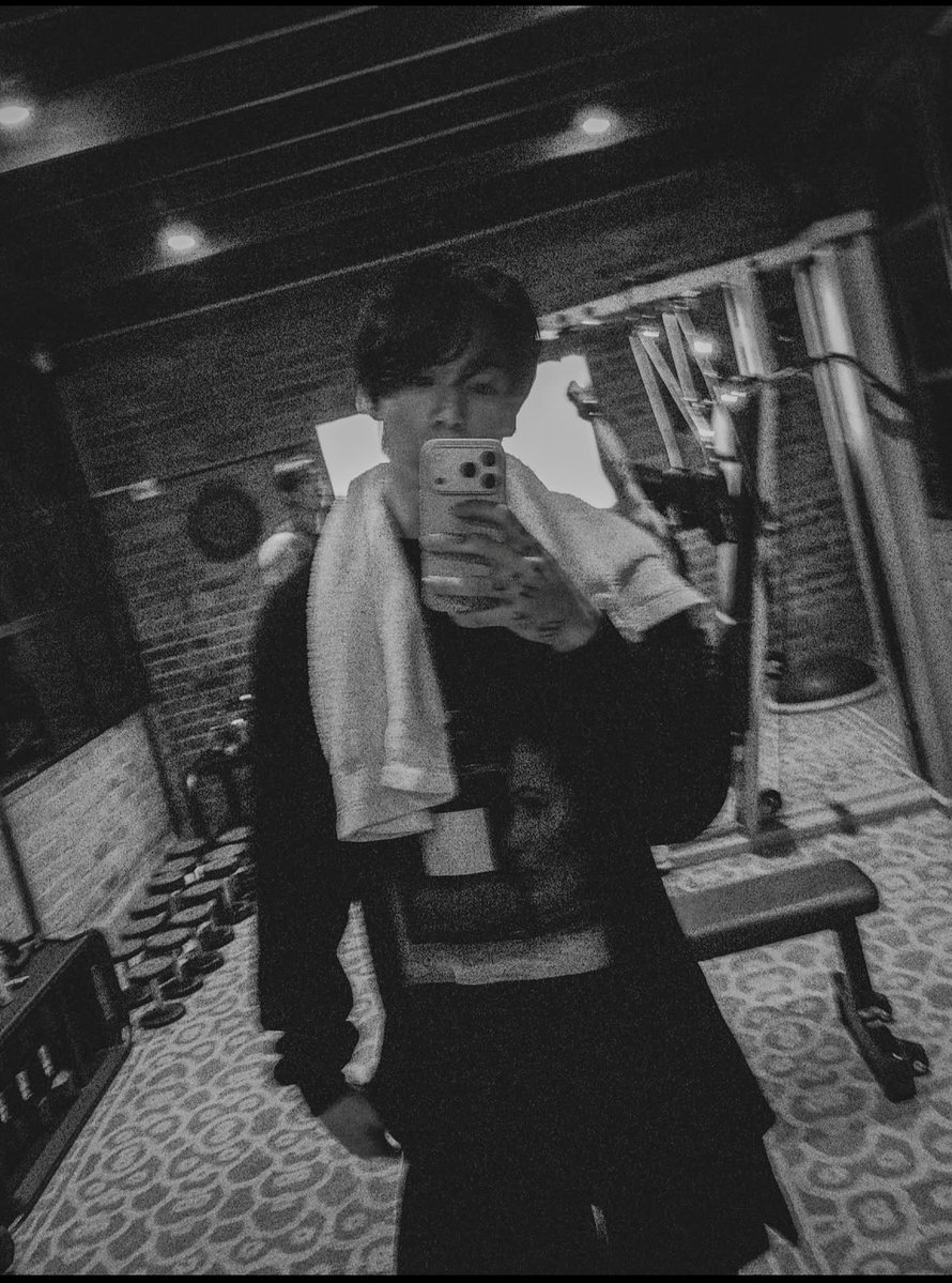 angeltaehv's tweet photo. ยังยืนยันคำเดิมว่าจองกุกยุคนี้คือยุคทองของท่าน จากที่หล่ออยู่แล้วแต่ปีนี้มันลงตัวทุกอย่างพ่อก็คือพ่อ https://t.co/Rd6rM4KdjB