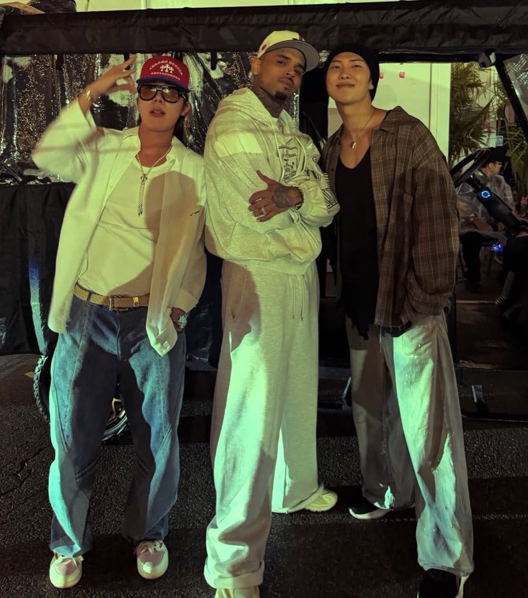 ilygothxoxo's tweet photo. @jnknest Piden seguridad para alejar del concierto a posibles hombres que son iguales a Chris Brown, golpeadores de mujeres, homofóbicos, misóginos y feminicidas en potencia, es tan gracioso y doble moral, ya que los de BTS son fans de ese tipo de basuras mientras hagan "buena música" https://t.co/VaSfYPmsdo