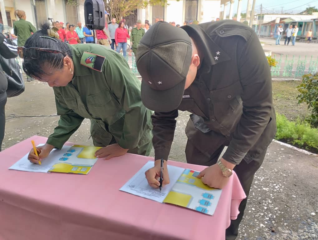 JatDpto's tweet photo. La firma de la dirección municipal #Jatibonico constituye un acto de responsabilidad pública, mediante el cual se asegura al pueblo la continuidad y calidad de los servicios esenciales, reafirmando la obligación de trabajar con transparencia y equidad en beneficio de la comunidad https://t.co/xC5iyRdnQ9