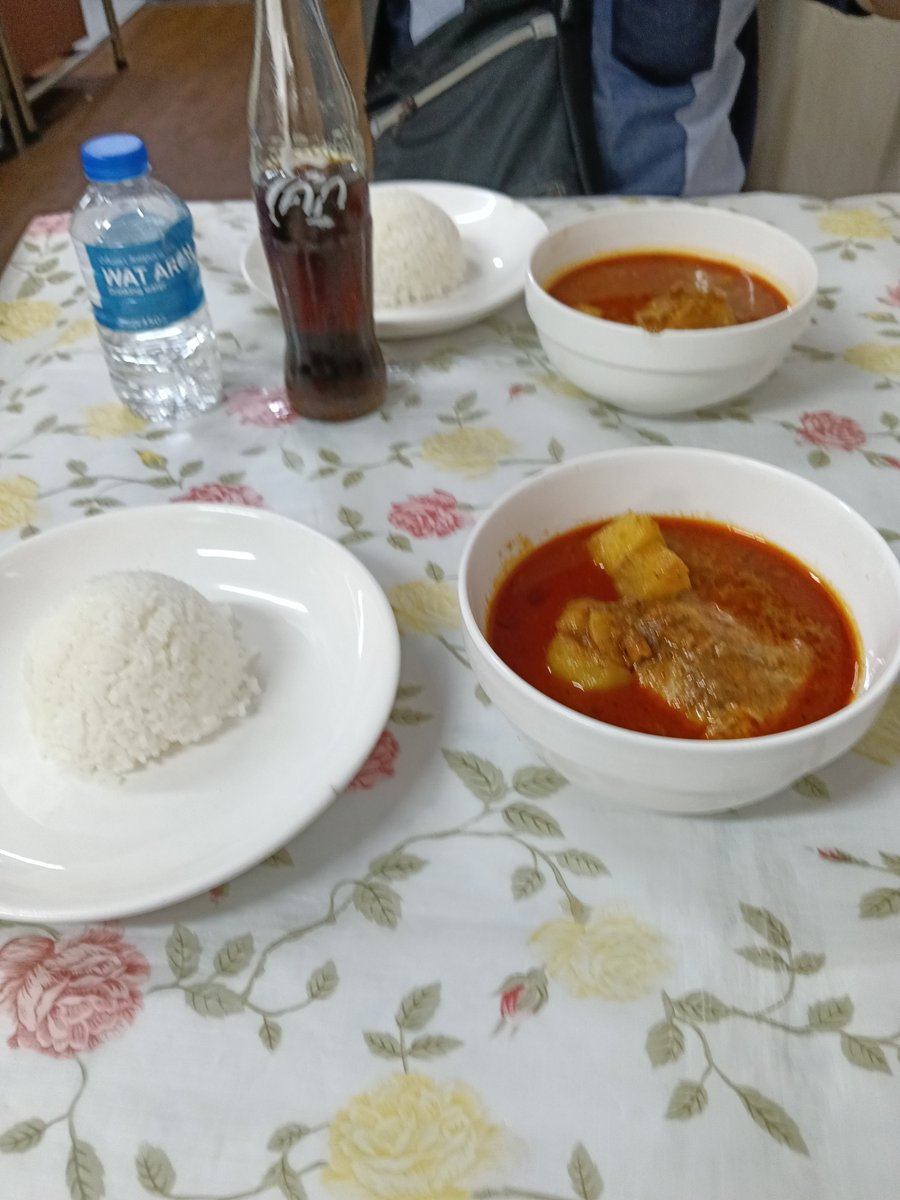 HIROKAZUmis's tweet photo. 世界一のマッサマンカレー
#クルアアロイアロイ https://t.co/STLOP9hlZa
