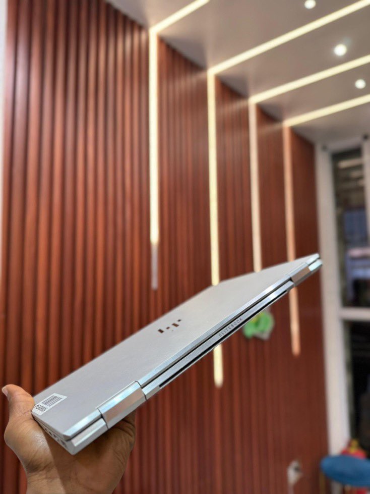_khendrick's tweet photo. *HP ELITEBOOK 1030 G8*
Intel®️ core i5 11th gen vpro max turbo frequency
•13”3 inch
•Memory speed: 3200mhz
•16GB DDR4 Ram
•256GB SSD
•Graphics: intel UHD 620(8GB)
•USB Type C
•FHD display
•Keyboard💡
•Fingerprint
•Face ID
•TOUCHSCREEN
•Charger 🔌

Gh 5.5k
☎️0241636577 https://t.co/zXBreDm2Bu