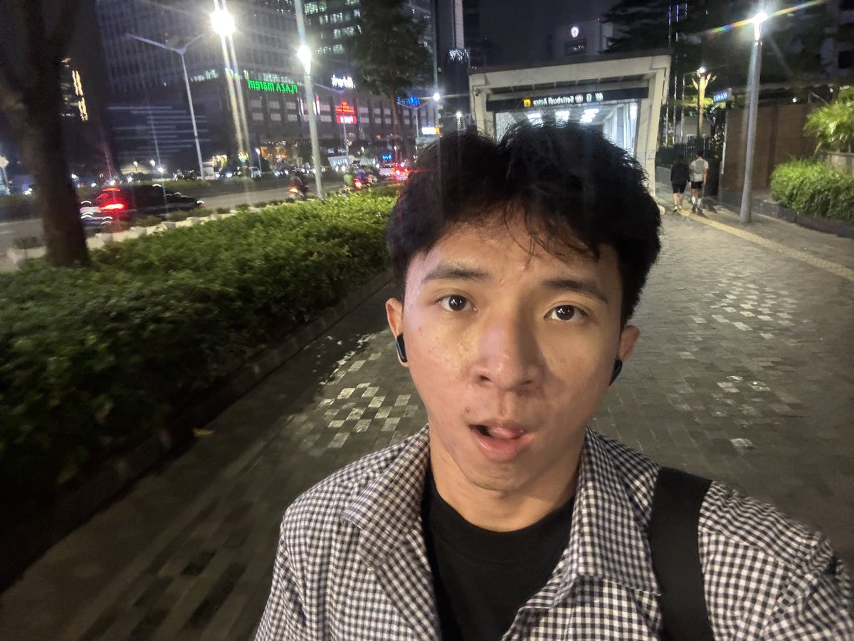 mapeekzz's tweet photo. 9 albums that made me ig... 🤷 https://t.co/eYEIlvTTes
