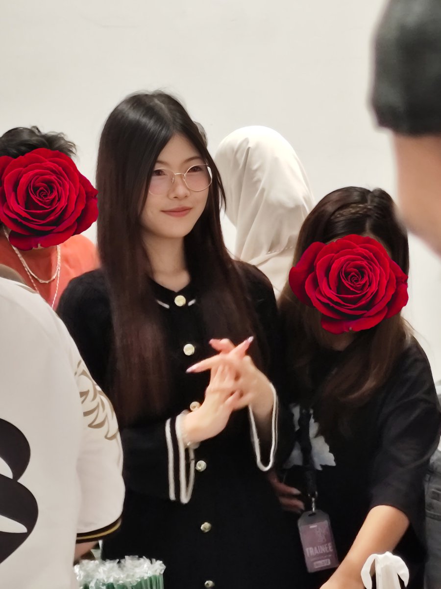 wutt07's tweet photo. คามิเราสวยไม่ซ้ำงานเลย คงจะไปไหนไม่ได้ละเฮ้อ #rosebnk48 https://t.co/9nKiNJMqPW