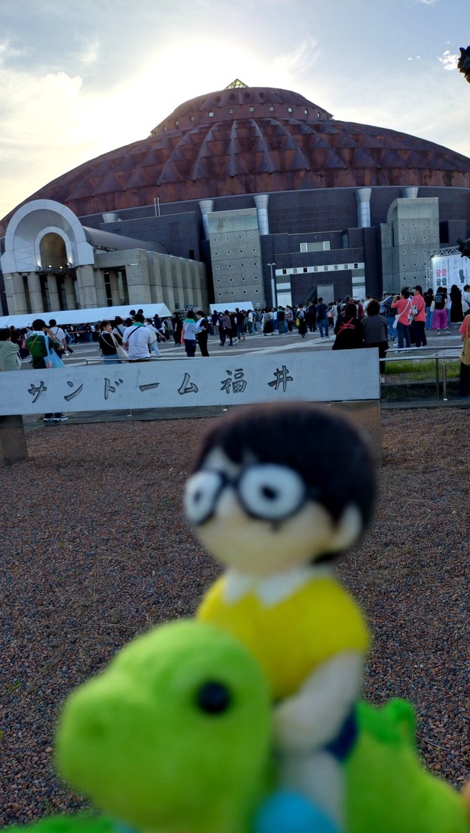 akey_731's tweet photo. もうすぐ始まる〜🥳

#mrchildren
#ミスチル
#サンドーム福井 https://t.co/z9G9YMjPfQ