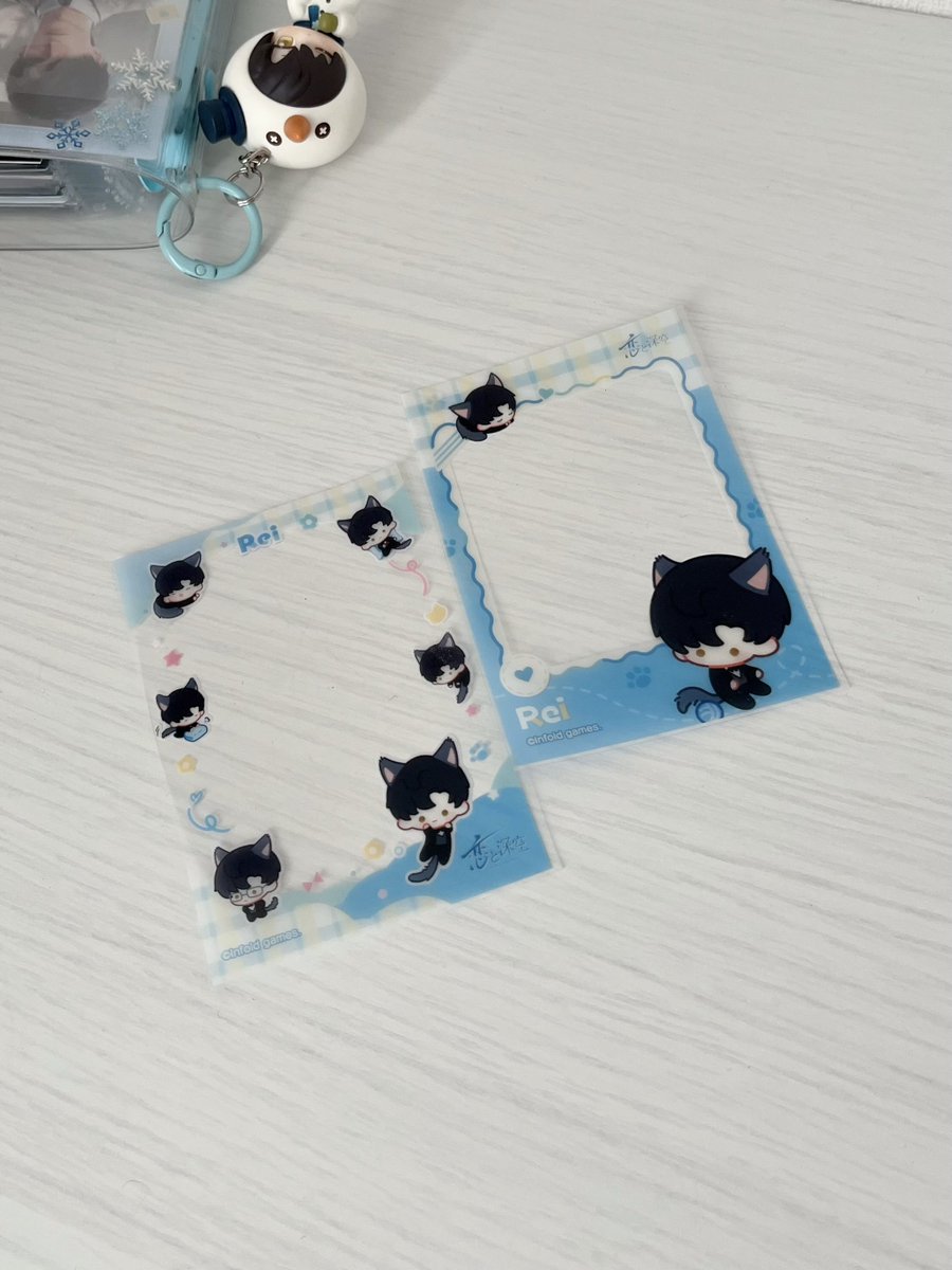 m_k_t_o_m_c's tweet photo. すけるふぁくとり〜の画像アップロードしないでフレームだけ印刷したやつがめちゃくちゃ良いです🥹🩵トレカに重ねても可愛いし、ぬいぐるみとか好きなものと撮れるし、かなり使えます🙆‍♀️

ちなみにおもちは外出前にトレカを選ぶ余裕がないのでミニ手帳にぶちこんで全部持ち歩いてます✌️(2枚目左上参照) https://t.co/X6yscd9rOC