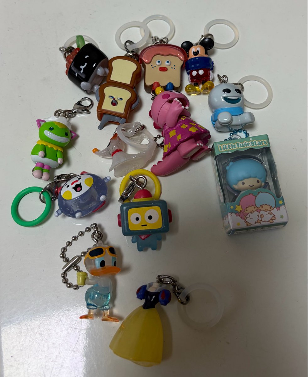 weiwo2o's tweet photo. ガチャガチャ　交換
譲画像　1.2枚目
求　なんでも検討
ジュエルペット　ディズニー　トイストーリー　みぃつけた　妖怪ウォッチ　はなかっぱ　など

郵送交換希望 https://t.co/Dp6mqkD5ZS