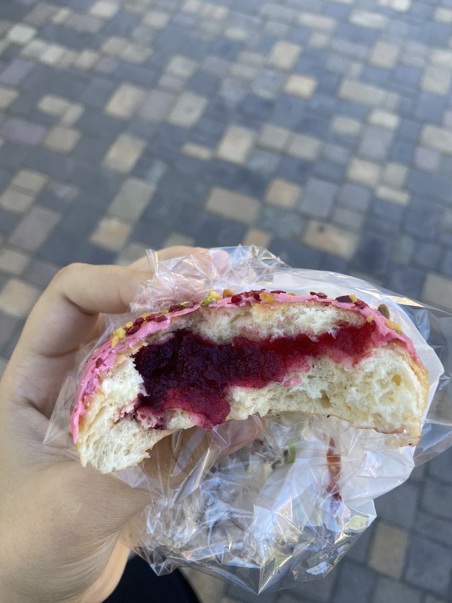 c0ariss's tweet photo. блядская охранница не выпускала со школы и мы минут 5 стояли возле калитки и в итоге сходили на ключом и сами открыли дверь https://t.co/6zvmnu4MKi