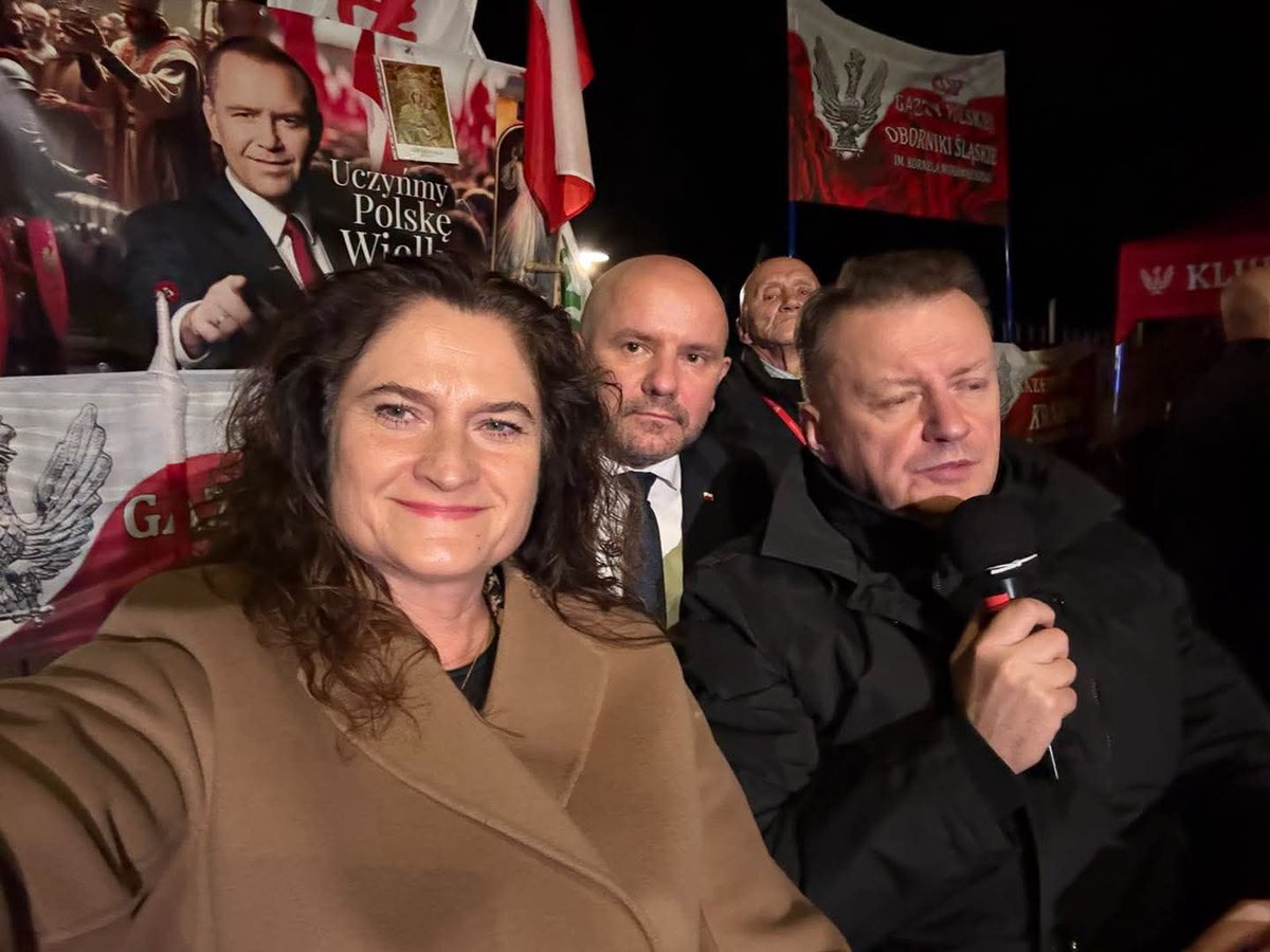 _slaventy_'s tweet photo. Komunikat Sztabu  Nocnej Warty ❗
​Z przyjemnością informujemy, że szturm na TK, który miał nadejść tej nocy, został udaremniony naszą  obecnością. Wróg uciekł w popłochu, zanim w ogóle przyszedł. 😉 https://t.co/Xud6uy99tu