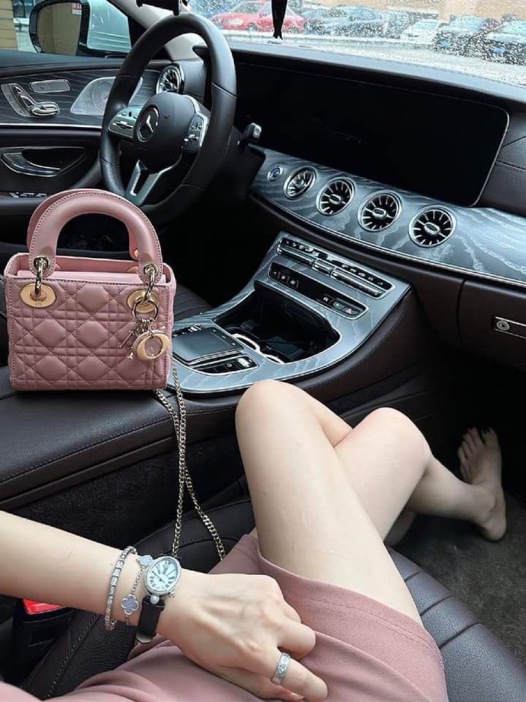 ClaudVenable's tweet photo. 手取り25万円以下の男性に聞きたい。
女性から
「収入なんて気にしないよ」
って言われたら
素直に信じられる？ https://t.co/1l22CCr072