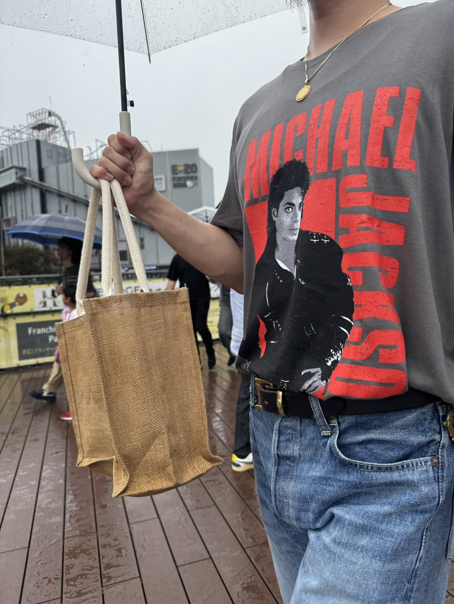 hiroyangu28's tweet photo. マイケルTシャツ初下ろし！
色んな表情を見せてくれるMichael jackson！ https://t.co/QEOco9hmtg