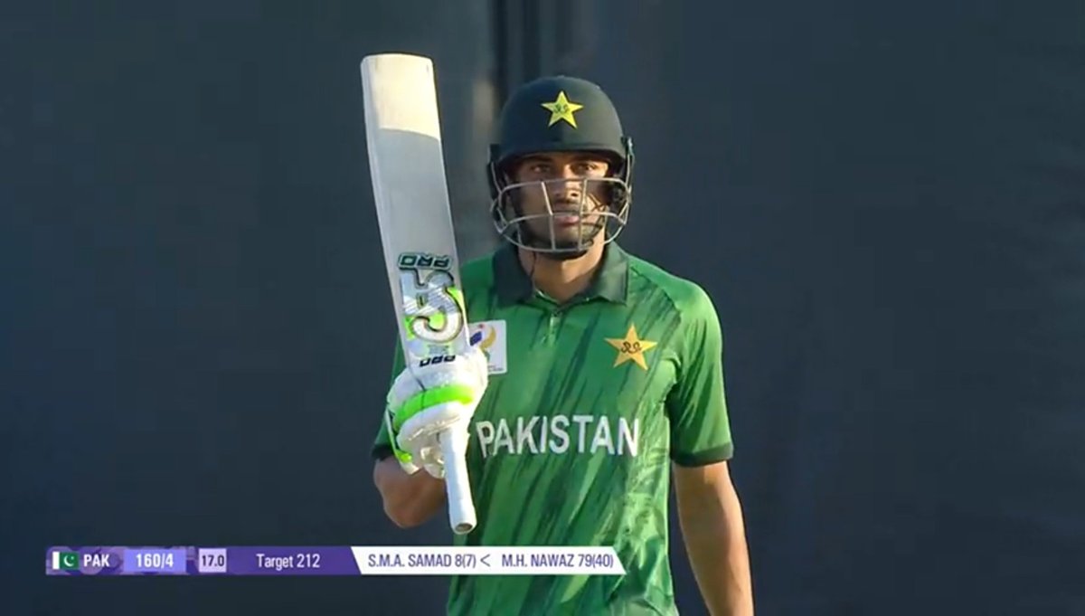CallMeSheri1_'s tweet photo. Virat Kohli chased down 48 runs off 18 balls against Pakistan at the MCG.

Pakistan need 52 runs off 18 balls. Can Pakistan take revenge today? https://t.co/xnQRQQIeiN