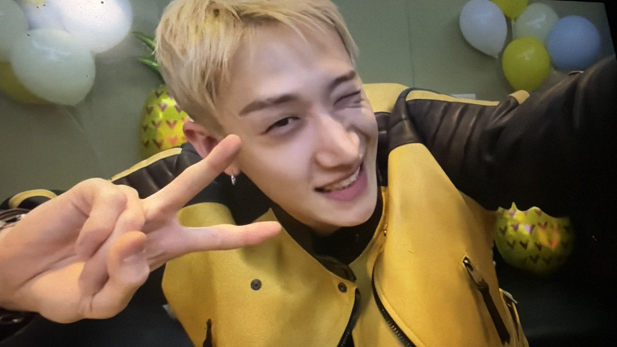 minniesunflwr's tweet photo. I will never recover from this
#HappyChanDay https://t.co/hJcvprEKxg