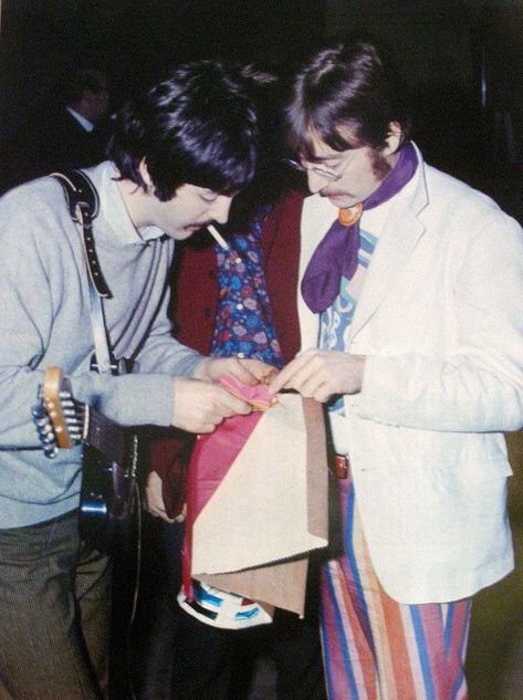 SgtPepper1710's tweet photo. Paul, Ringo and John during the recording sessions of "With A Little Help From My Friends", 1967
#TheBeatles https://t.co/h1jN65adNH