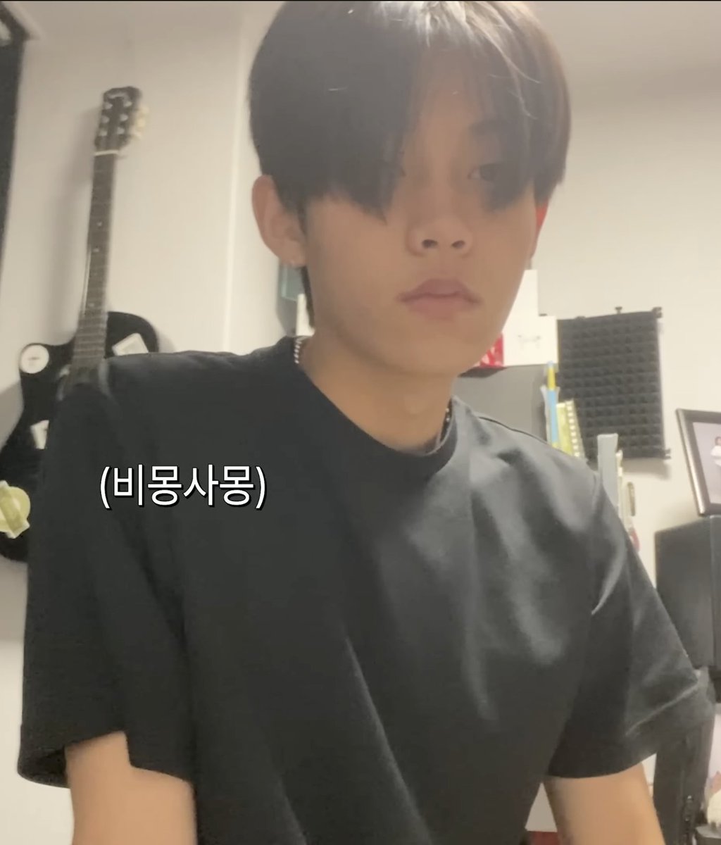 heyericris's tweet photo. รยูลเองก็เป็นอีกคนที่ขยันตั้งใจปั้นหุ่นมาก ๆ เลย จากเด็กผู้ชายตัวผอม ๆ ก่อนเดบิวต์ มาเป็นชายหนุ่มวัย 20 ที่ไหล่กว้าง 54 เซน กล้ามเนื้อสวยดูดี masculine มากมาก ใช้สูตรไซตามะใน One-Punch man (วิดพื้น 100 ครั้ง, ซิทอัพ 100 ครั้ง, สควอท 100 ครั้ง วิ่ง 10 กิโลเมตร) เป็นหนุ่มโอตาคุที่ดูอนิเมะแล้วปรับมาใช้ในชีวิตจิงสุด ๆ หล่อเท่ดูดีมากง่ะ