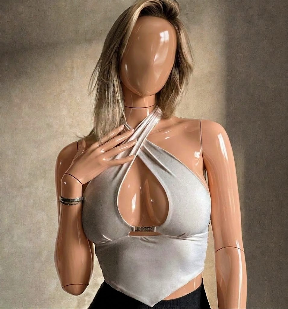 MNQJES0441M8's tweet photo. So happy and excited to join my new sisters! They're so adorable! 🤍
Thank you for having me, @AriBotMaster~

No looking back now!
Time to get glossy and fully embrace my plastic life~ https://t.co/GNgX2Fi7ib