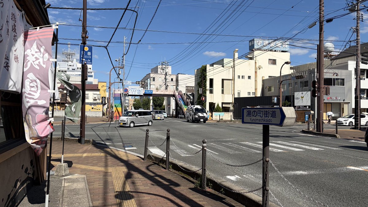 takku750's tweet photo. 宇部行きの電車の待ちが長かったので、今日は山口市内の方に行きました。駅舎の佇まいは画像では分かってたけど実際見れて良かった。温泉街も昔はこんなのだったよねと思い出してた。 https://t.co/z2LmoCNADA