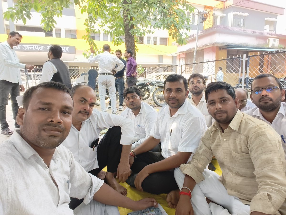singhrd289's tweet photo. #लेखपाल_की_मांग
@myogioffice
@CMOfficeUP 
@BoardofRevenue
अब आश्वासन नहीं, निर्णय चाहिए। वादे नहीं, अधिकार चाहिए।
लेखपालों की जायज मांगों पर तत्काल सकारात्मक निर्णय लिया जाए।
हमारा धरना मजबूरी है, और हमारी मांगें जायज हैं।
#लेखपाल_की_मांग https://t.co/Z9CKfNtpWx