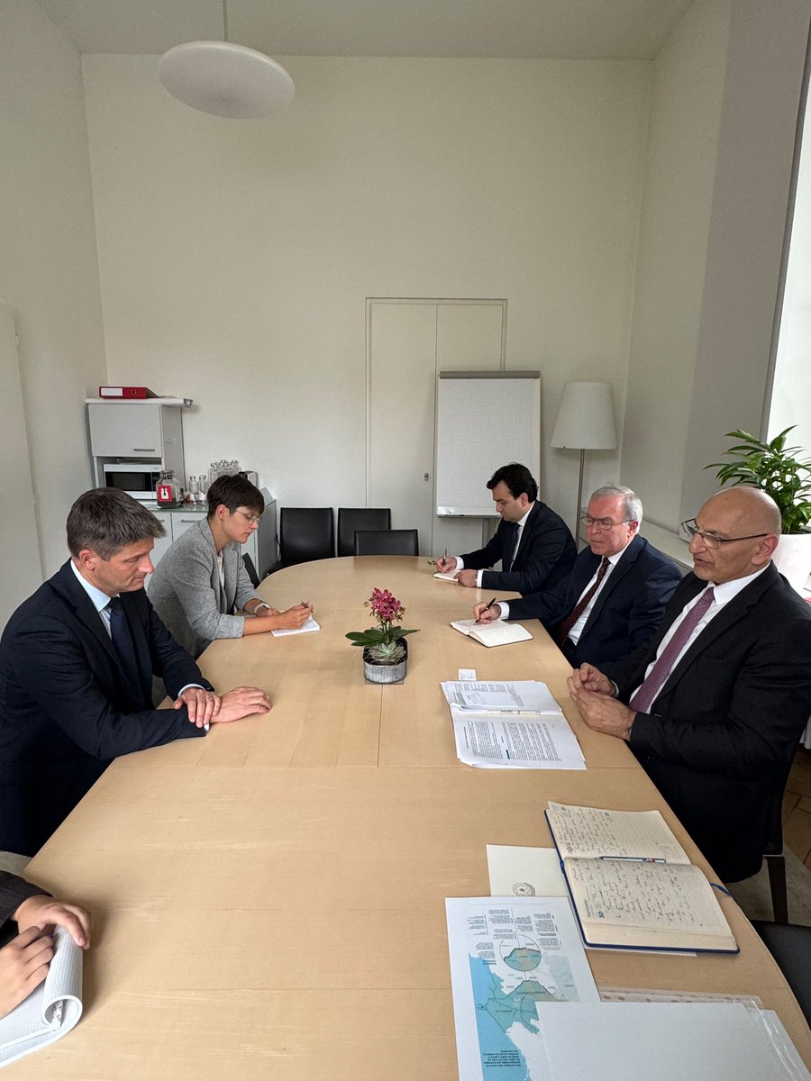 AzEmbBern's tweet photo. During his working visit to 🇨🇭 Special Representative of 🇦🇿 President for Special Assignments Elchin Amirbayov held meetings with Swiss FDFA State Secretary Alexandre Fasel, National Security Adviser Gabriel Lüchinger, Head of international relations at the Swiss Parliament Claudio Fischer, and leadership of the Geneva Centre for Security Policy (GCSP). 
Discussions focused on opportunities to further deepen 🇦🇿🇨🇭 political, economic and humanitarian cooperation, as well as to intensify interparliamentary contacts.
Particular attention was paid to Azerbaijan’s peace agenda, current state and prospects of 🇦🇿-🇦🇲 normalization process,  role of regional connectivity, including Zangezur Corridor with its integral component TRIPP project, in strengthening regional cooperation and contributing to durability of peace. Sides also explored opportunities for interaction in the fields of international security, cybersecurity and humanitarian mine action.
During the visit, Elchin Amirbayov was interviewed by Die Weltwoche.