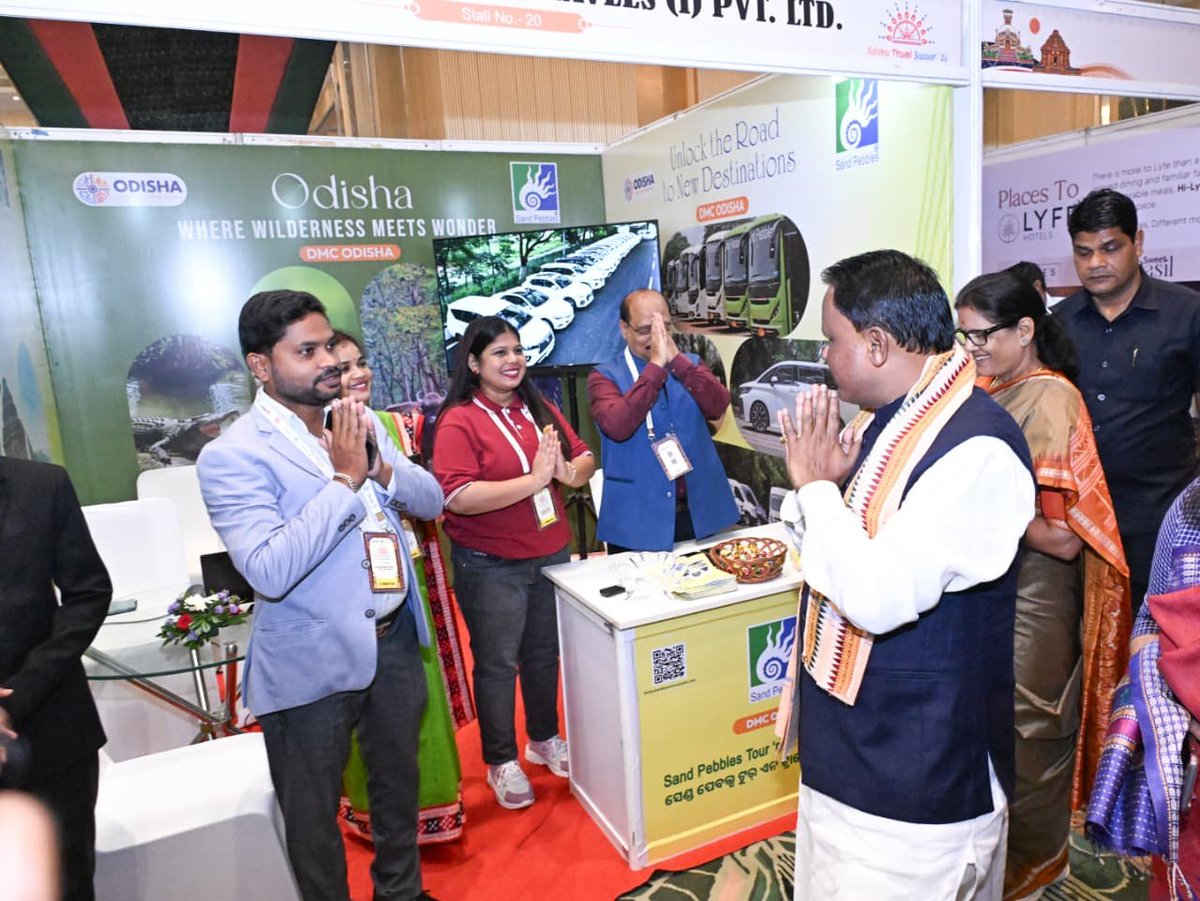 CMO_Odisha's tweet photo. ଭୁବନେଶ୍ୱରରେ ଆୟୋଜିତ ସପ୍ତମ ‘ଓଡ଼ିଶା ଟ୍ରାଭେଲ ବଜାର’ର ଶୁଭାରମ୍ଭ ଅବସରରେ ମାନ୍ୟବର ମୁଖ୍ୟମନ୍ତ୍ରୀ ଶ୍ରୀ ମୋହନ ଚରଣ ମାଝୀ, ପର୍ଯ୍ୟଟନ ବିଭାଗ ଦ୍ଵାରା ଆୟୋଜିତ ସ୍ୱତନ୍ତ୍ର ପ୍ରଦର୍ଶନୀ ବୁଲି ଦେଖିଛନ୍ତି।

ଏହି ଅବସରରେ ସେ ରାଜ୍ୟର ଅନନ୍ୟ କଳା, ପ୍ରାକୃତିକ ସମ୍ପଦ, ଇକୋ-ଟୁରିଜିମ୍ ଓ ଐତିହ୍ୟ ଉପରେ ଆଧାରିତ ବିଭିନ୍ନ ଷ୍ଟଲ୍ ପରିଦର୍ଶନ କରିବା ସହ ସ୍ଥାନୀୟ ଉଦ୍ୟୋଗୀ, କାରିଗର ଏବଂ ଟ୍ରାଭେଲ୍ ପ୍ରତିନିଧିମାନଙ୍କ ସହ ଆଲୋଚନା କରି ସେମାନଙ୍କ ଉତ୍ସାହ ବଢ଼ାଇଛନ୍ତି।