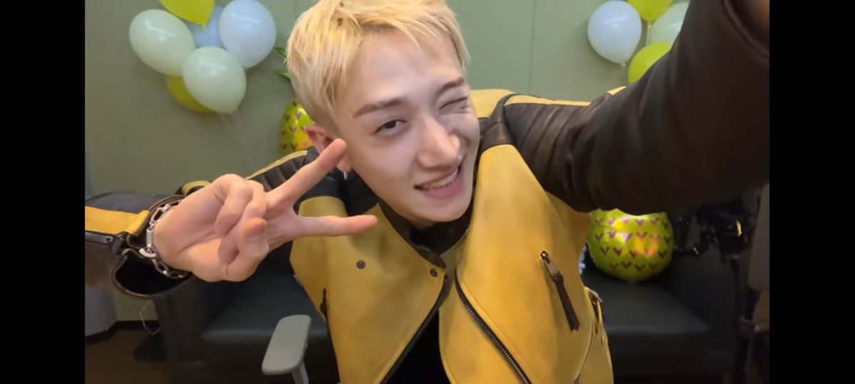 minlvshyunn's tweet photo. y al final de todo este año no fue tan malo porque stray kids si vino a la Argentina, los chicos supieron de la movida stay, usaron nuestros colores en más de una ocasión y chan vino a darnos un chan's room después de tres años en el día de su cumpleaños ❤️‍🩹 https://t.co/0IXh9GNpX2