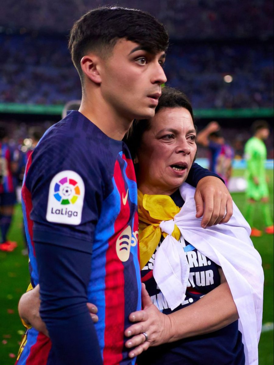 BarcaArchive's tweet photo. just how fast.                    the night changes. https://t.co/PYxKQXB8Yb