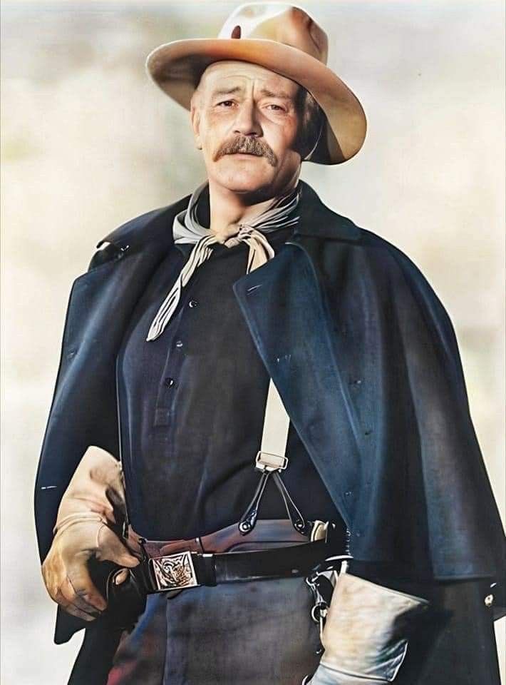 fordianos's tweet photo. LA DESPEDIDA DE UN SOLDADO… para volver.
El Capitán Brittles lleva muchos años de servicio como para entender la vida sin uniforme ; pertenece a una generación para los que el deber no era una palabra solemne, sino una forma de vida. Un referente que para muchos va más allá de la pantalla.
Y representa el final de una época. El momento en que un hombre comprende que ya no le corresponde estar al frente de la columna, que otros ocuparán su lugar y que ha llegado la hora de entregar el mando. 
Pero Brittles sigue cabalgando… hacia el sol de poniente.
#fordianos