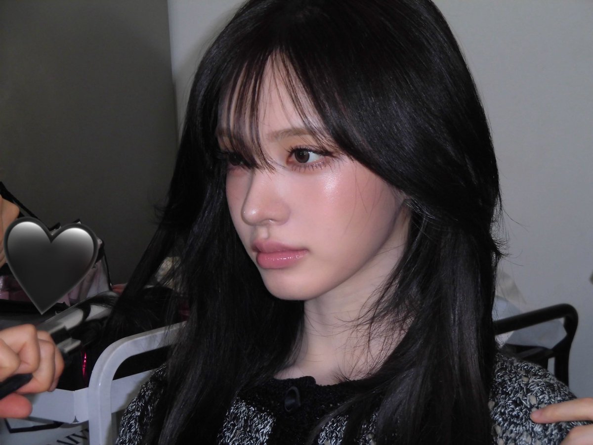 L1ZBASE's tweet photo. 🎵 girl in red — we fell in love in october

📸 LIZ INSTAGRAM UPDATE | 261003

LIZ shares new photos from her latest Instagram update 

“🖤”

🔗 https://t.co/PEMw4tVEq4

#LIZ #리즈 #リズ #IVE #아이브 #LIZxValentino #LIZtoPFW https://t.co/5nQv3M8Pgr
