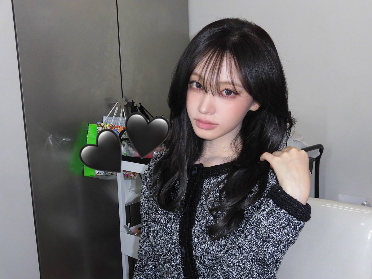 L1ZBASE's tweet photo. 🎵 girl in red — we fell in love in october

📸 LIZ INSTAGRAM UPDATE | 261003

LIZ shares new photos from her latest Instagram update 

“🖤”

🔗 https://t.co/PEMw4tVEq4

#LIZ #리즈 #リズ #IVE #아이브 #LIZxValentino #LIZtoPFW https://t.co/5nQv3M8Pgr