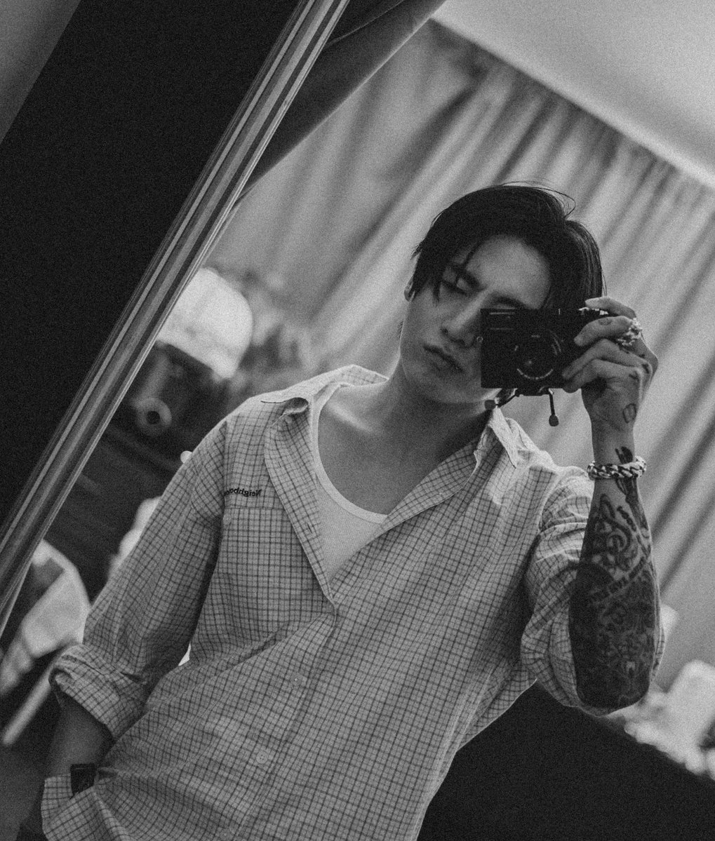 meltedcho_'s tweet photo. 아니 자기는 감성사진 올리고
형은 왤케 애한테 장갑 밟히고 억울한 사람처럼ㅋㅋㅋㅋㅋㅋㅋㅋㅋㅋㅋㅋㅋㅋ https://t.co/t3eXky0bUx