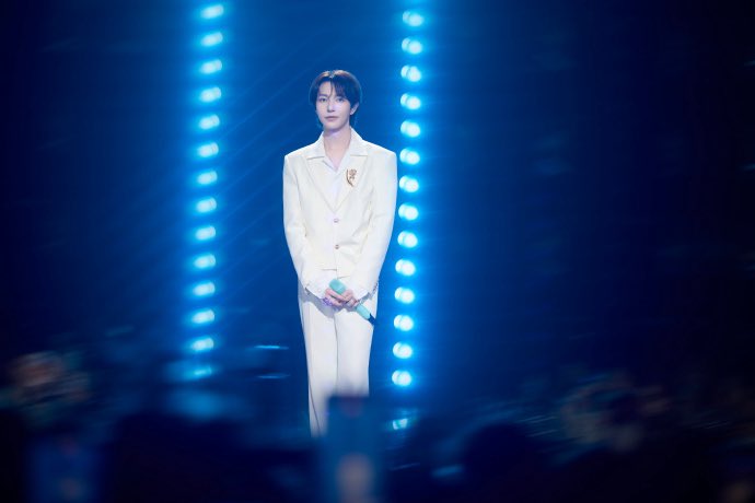 POPCORNBOBO323's tweet photo. 261003 黃仁俊 STUDIO #RENJUN #런쥔 

昨夜的舞台余韵没有散去，
把昨晚的心动再延长一点。 https://t.co/0giTrVqAqC