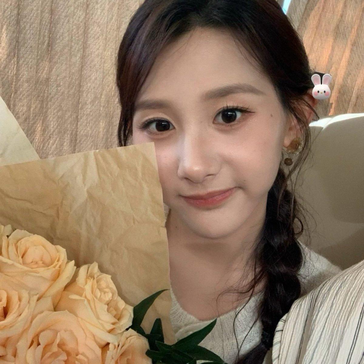 mabellope3's tweet photo. ข่ายอี๋บอกว่าได้ดอกไม้มาเกือบ 20 ช่อหลังจากเดทกับอี่เหิงมา 3 เดือน โอ่ย เว่อๆๆๆๆๆ 😻💐 https://t.co/Y0PBQaaajb