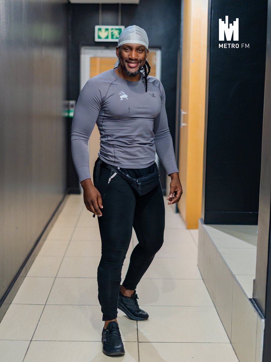 METROFMSA's tweet photo. We had a surprise guest for #SaturdayGoldenOldie. The one and only king of squats Mr Nkululeko Zane Dlamini🔥🏋️‍♀️🏋🏿‍♀️

#WeekendBrekfastSoundsGood https://t.co/00hvHBjFan