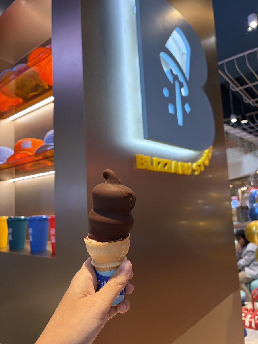 codeforpyou's tweet photo. Dairy Queen สาขา Central World เปิดตัวไอศกรีมรูปแบบใหม่ หลังจากปิดรีโนเวทไป เป็นแบบ DIY เอยใดเอย ใครผ่านไปแวะลองได้  

#DairyQueen #DairyQueenTH https://t.co/Qcuq0025MQ