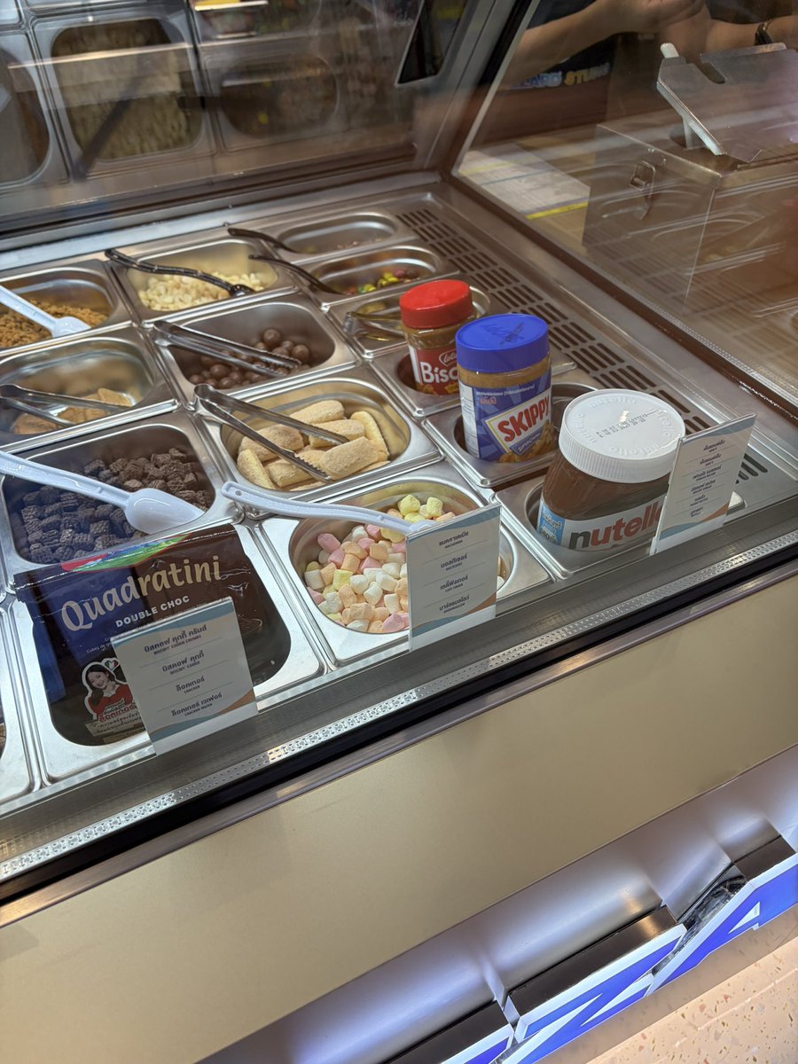 codeforpyou's tweet photo. Dairy Queen สาขา Central World เปิดตัวไอศกรีมรูปแบบใหม่ หลังจากปิดรีโนเวทไป เป็นแบบ DIY เอยใดเอย ใครผ่านไปแวะลองได้  

#DairyQueen #DairyQueenTH https://t.co/Qcuq0025MQ