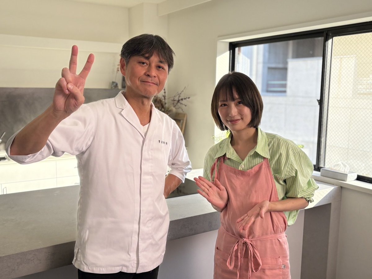 akari_hasegawa's tweet photo. ESSE11月号で、笠原将弘さんと対談させていただきました！レシピも紹介しておりますのでぜひ読んでいただけたら嬉しいです。笠原先生のお料理、おいしかった…改めてESSE 45周年、おめでとうございます！！！！！ https://t.co/w5sPwerTB7