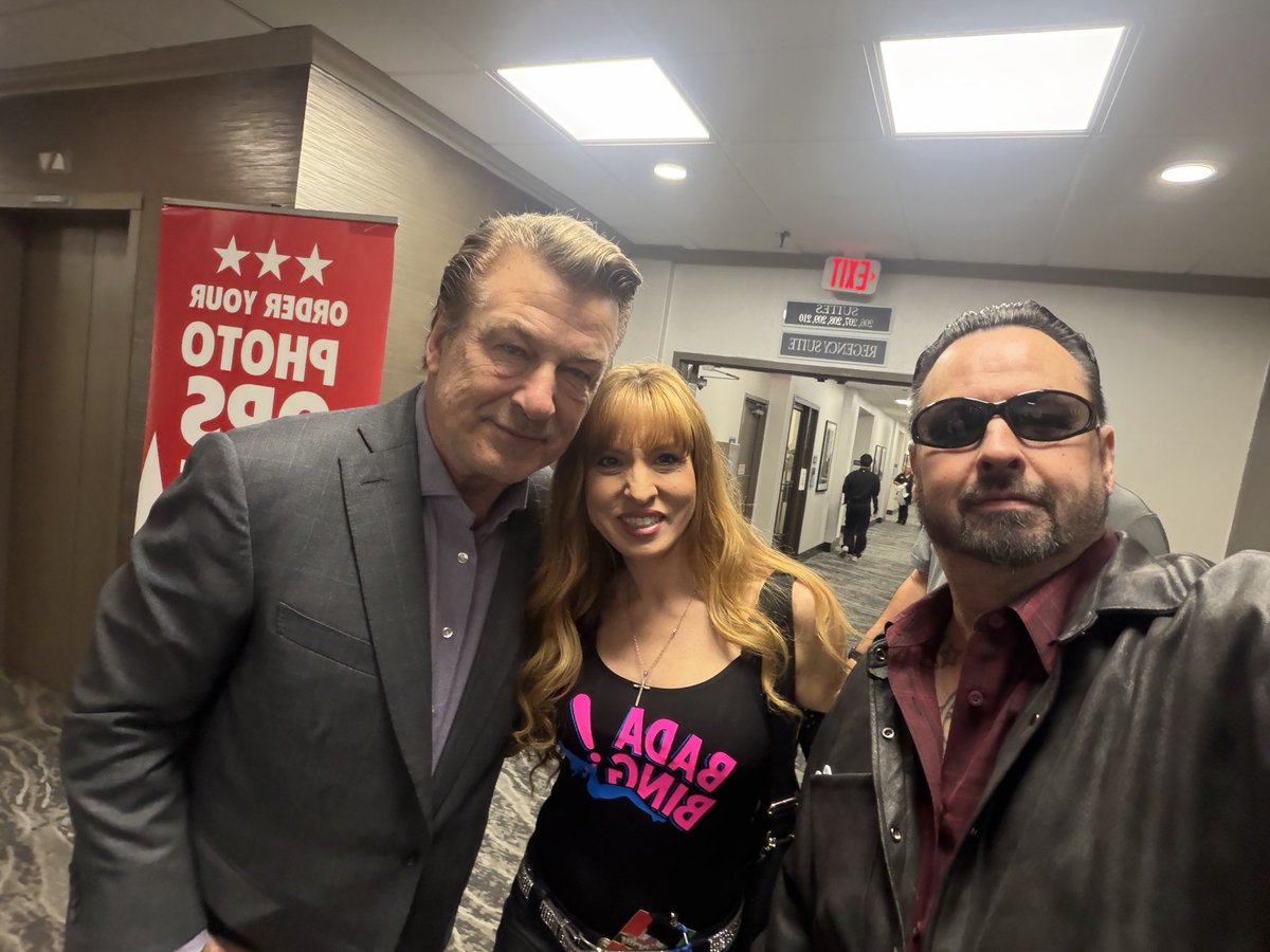 1976BadKitty's tweet photo. @AlecBaldwin  #paisancon  #radioman  #alebaldwin #dianalynn #mattserrvito  #davidproval #badabing #paisancon  #shanehyngd #sopranos #nj https://t.co/p2wYi5Jrsh