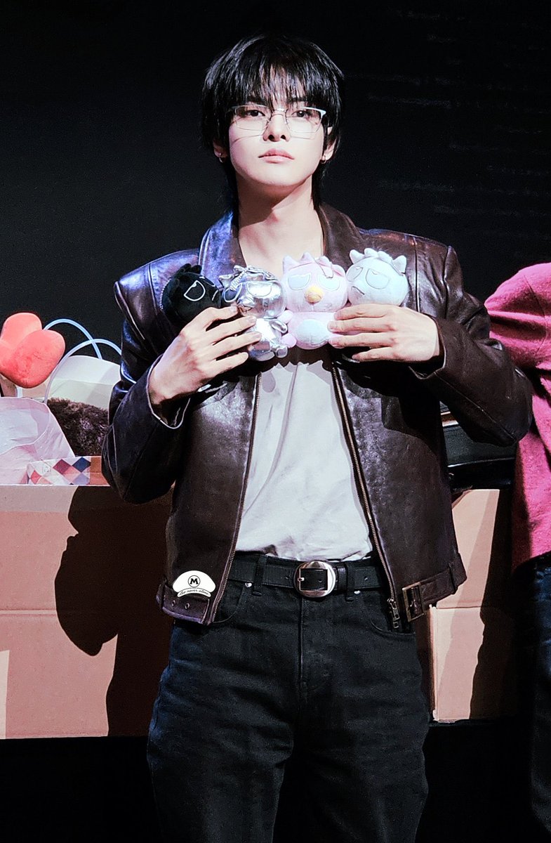 riowonkr's tweet photo. this look i’m justㅡ 🫠 https://t.co/UHVfJJ8o0t