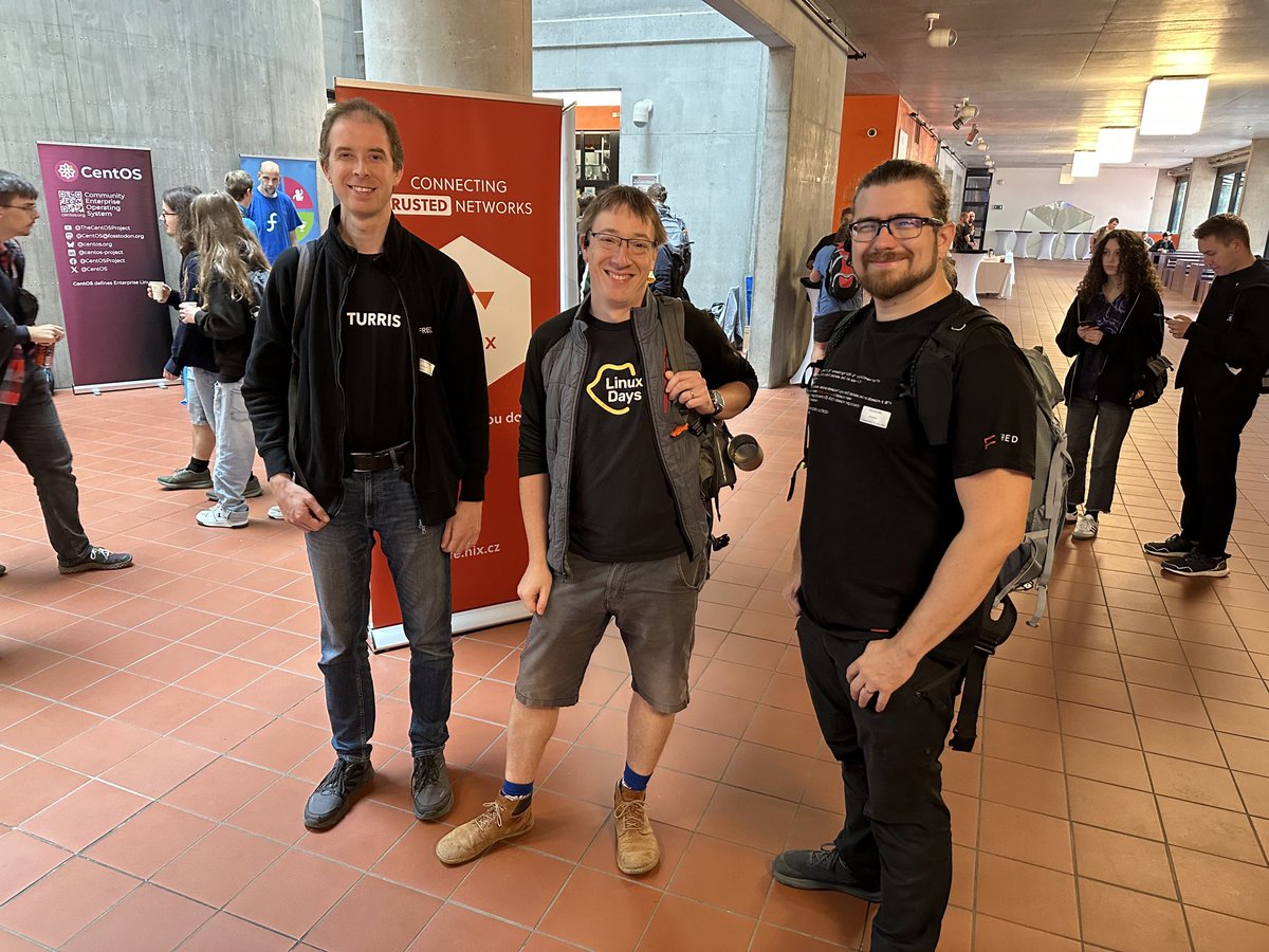 CZ_NIC's tweet photo. #LinuxDays2026 můžou začít, protože my jsme připraveni :). #Turris_cz #knihy #kava #stanek #hrdypartner #LinuxDays https://t.co/l18IOotEzh
