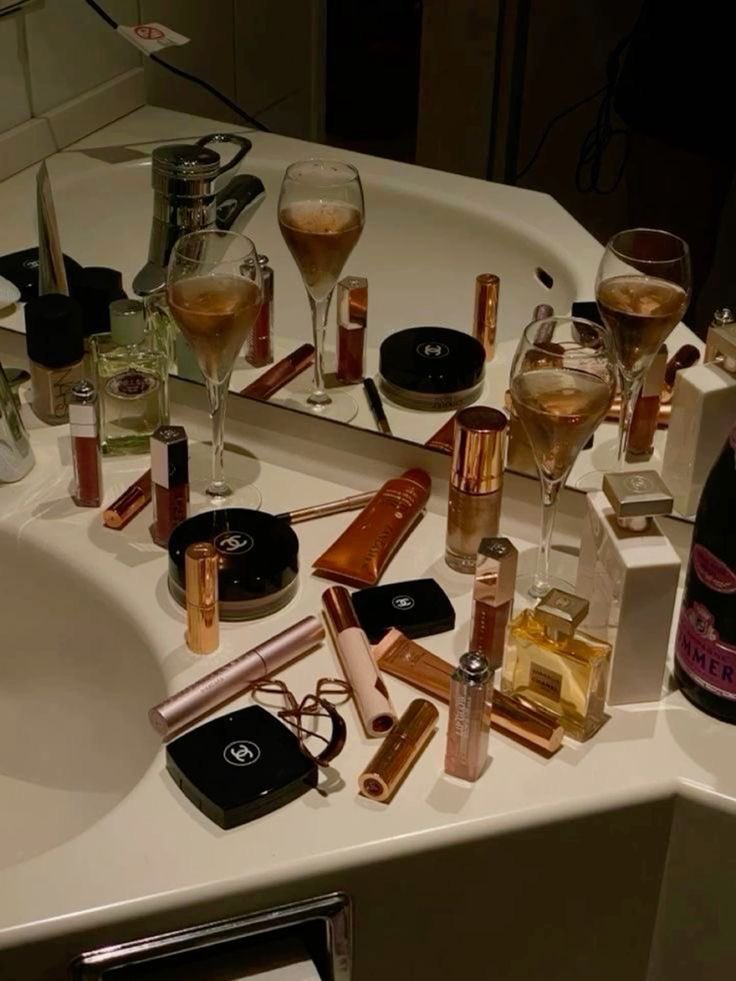 Diorgirlx's tweet photo. girl therapy https://t.co/jwLP193Mf7