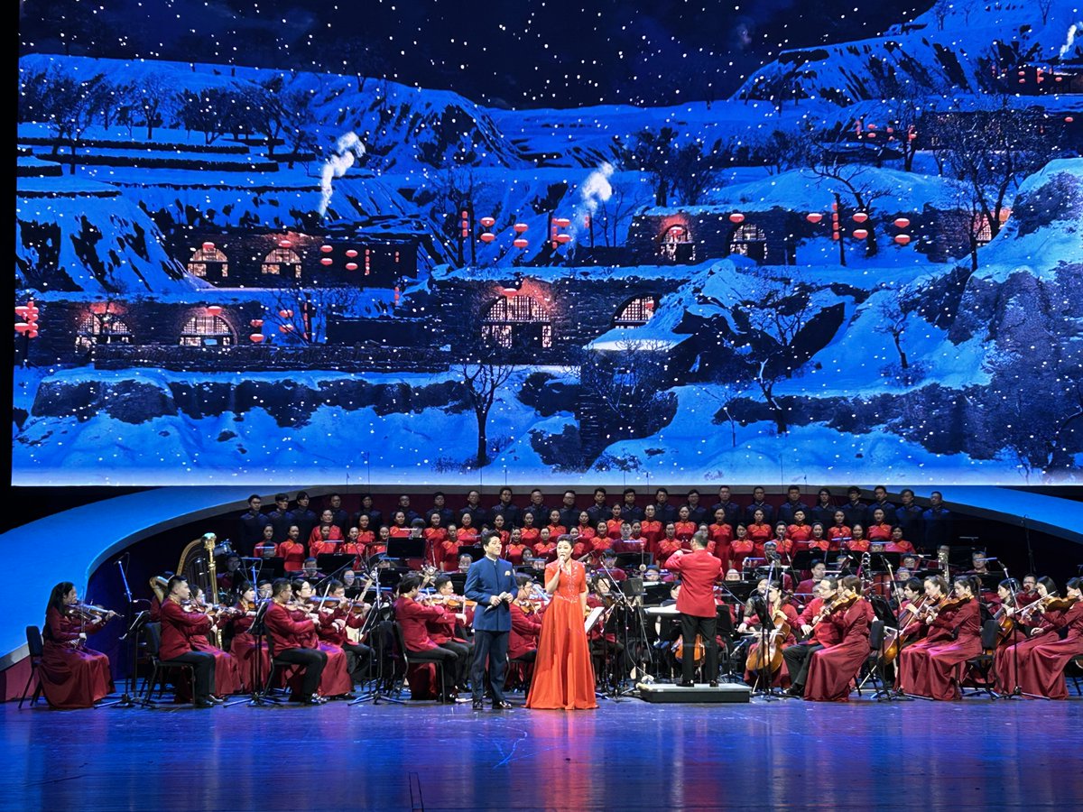 appla659173's tweet photo. The talented Feng Zhaoxia took the lead in shining at the grand chamber music night. https://t.co/w6v3PFpJ01
