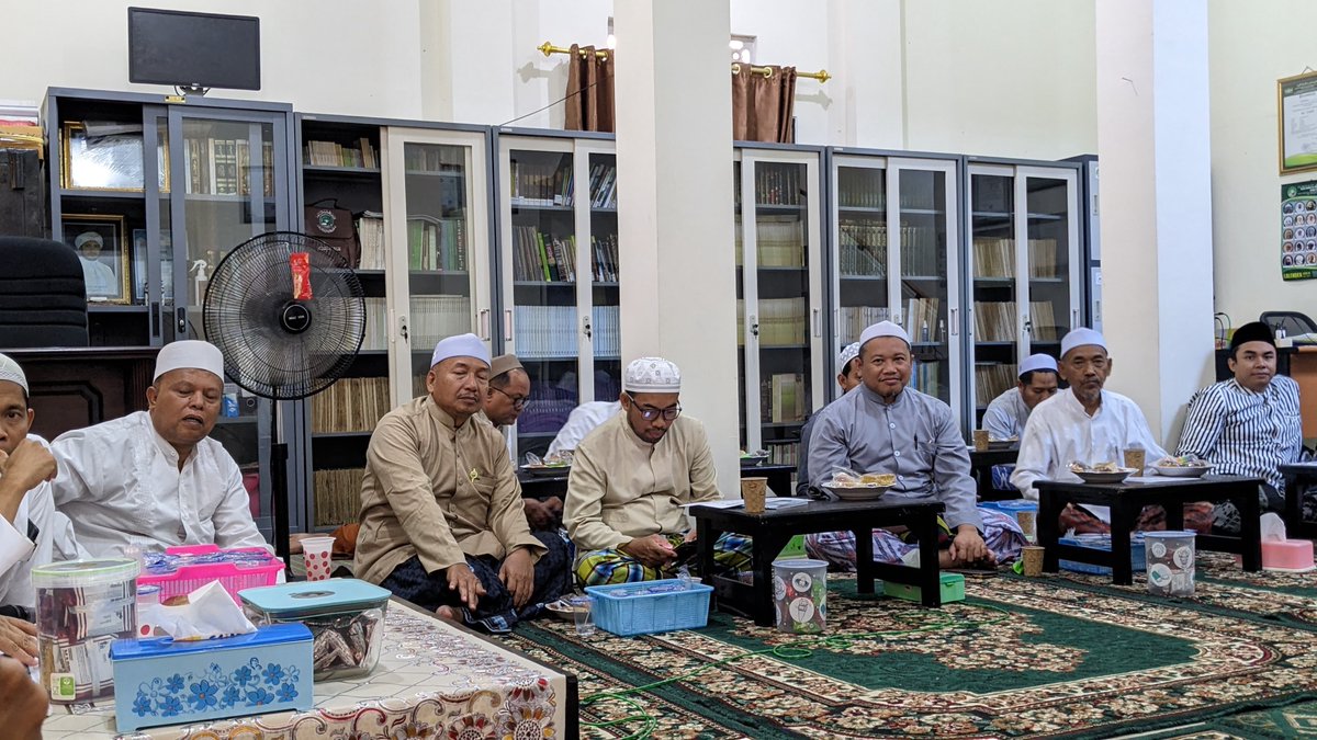 mk_haramain's tweet photo. #majeliskhirrijilharamain 
KOORDINATOR PUSAT | 
RAPAT KOORPUS DAN SELURUH KOORDINATOR DAERAH SEINDONESIA  MEMBAHAS PERSIAPAN HAUL HARAMAIN AS-SYARIFAIN KE 32 YANG INSYA'ALLAH AKAN DI ADAKAN TGL 10 JANUARI DI BALI ,
LOKASI RAPAT : PP.SYAIKHINA ISMAIL. AL ZAIN PANDAAN PASURUAN https://t.co/ZG9kTFb2ii