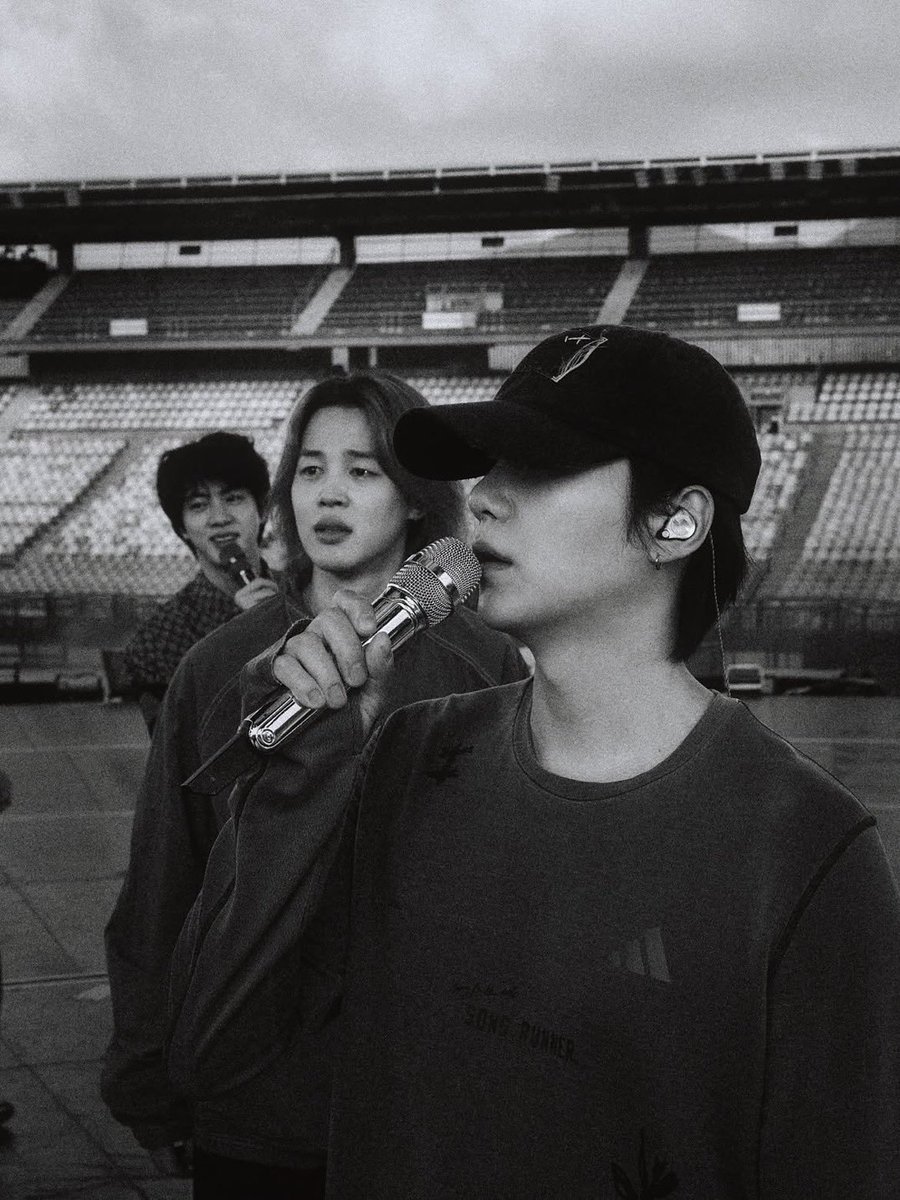 Minkookearn4's tweet photo. ผมเห็นกล้องไม่ได้ชอบทำหน้าตลกใส่ เริ่มเชื่อแล้วนะ55555555555555555555 https://t.co/hQs5WQjtmc